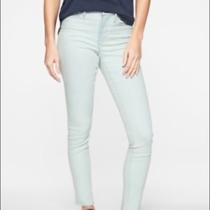 ATHLETA SKULPTEK SKINNY JEANS LIGHT INDIGO SIZE 4